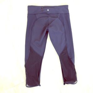Lulu lemon Capri right navy blue